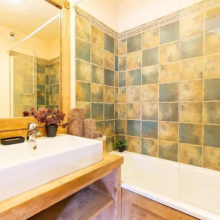 Appartement Au Centre Avec Piscine Et Sauna, Wi-Fi Inclus - Fr-1-296-422 *